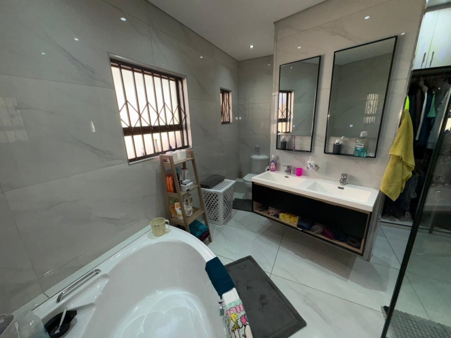 3 Bedroom Property for Sale in Safari Gardens North West
